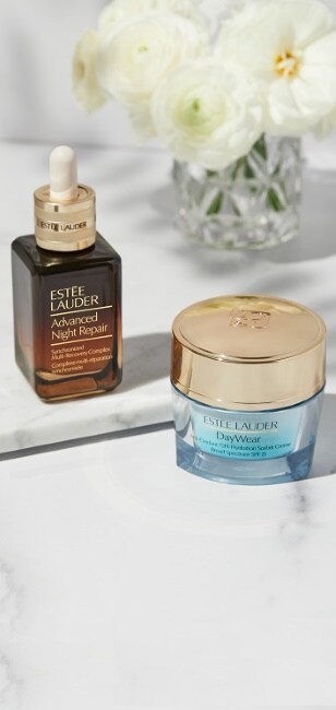 <span style="text-transform: initial;font-size: 22px;">Лена Мотинова, международный визажист Estée Lauder, представляет два набора из своих любимых продуктов бренда.</span>